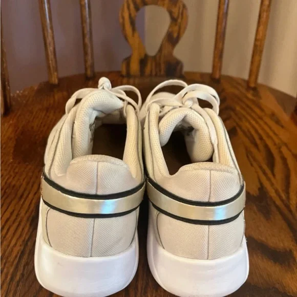 Nike Women's White Leopard Athletic Shoes - Picture 4 of 6